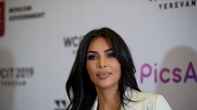 Zajedno USRED PUSTINJE: Kim Kardašijan i Luis Hamilton se KRIJU, ali BEZUSPEŠNO (VIDEO) 