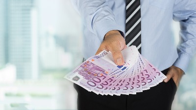Da li se u Srbiji radi ili SVI ŽIVE na kredit?