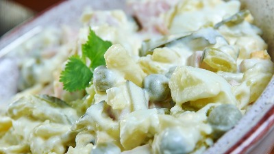 Ruska salata idealna za slavu: 2 sastojka joj daju poseban ukus 