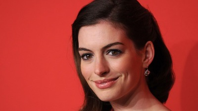 Najlepša žena sveta za 2026: En Hatavej iskreno o starenju, braku i životnim promenama