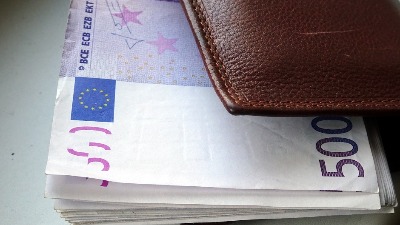 Naslednica stana u Parizu u podrumu pronašla 500.000 evra Naslednica stana u Parizu u podrumu pronašla 500.000 evra