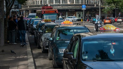 Zašto je bolje da zaobiđete kupovinu taksi vozila?