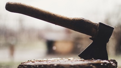Majka (29) SEKIROM ubila troje dece: Najmlađa žrtva BEBA od 7 meseci