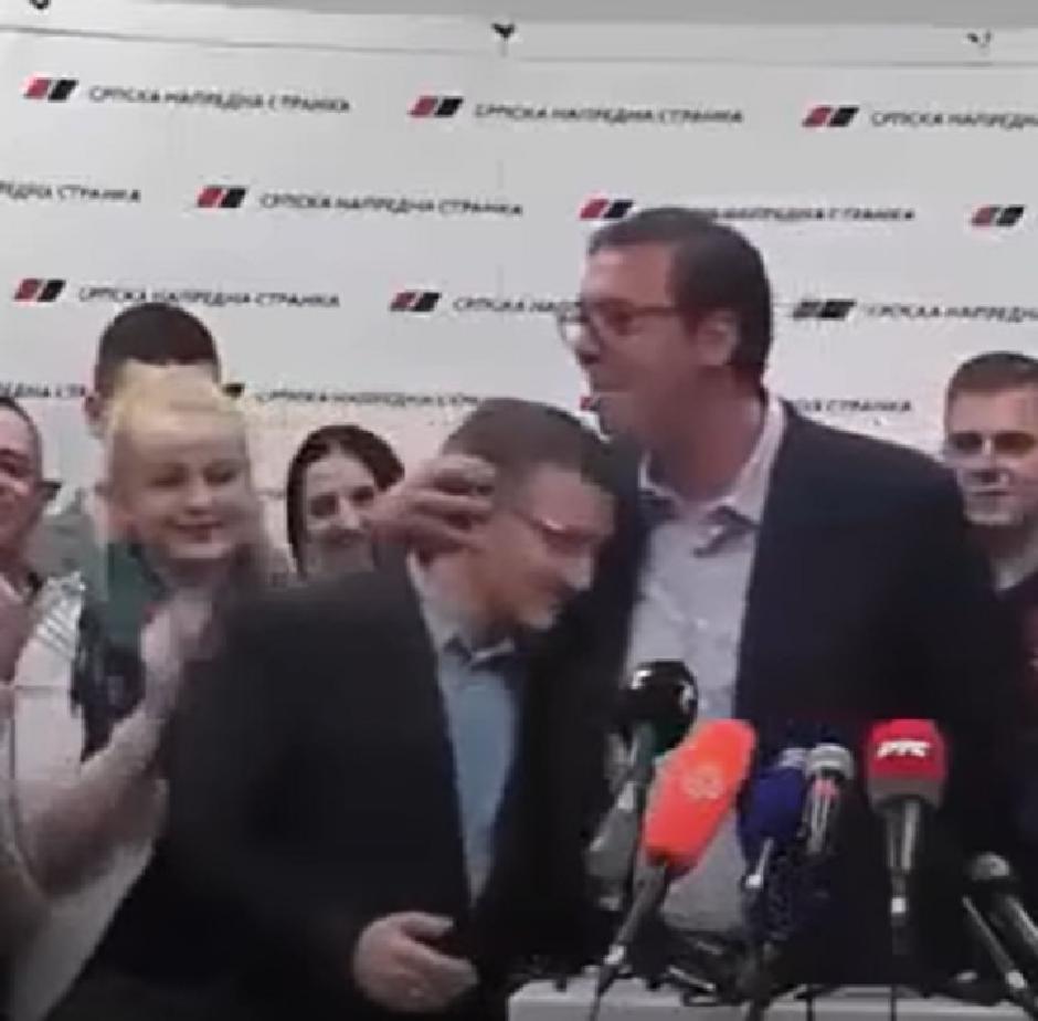 Vučić i Stefanović svojevremeno u zagrljaju, Printscreen/Youtube