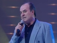 "Našli smo ga na podu, imao je teži moždani udar": Brat čuvenog jugoslovenskog pevača otkrio detalje njegovog života i smrti