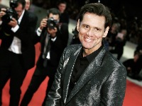 "Ovo nije pravi Džim Keri": Ljudi ne odustaju od teorije da je GLUMAC KLONIRAN nakon pojavljivanja u Parizu