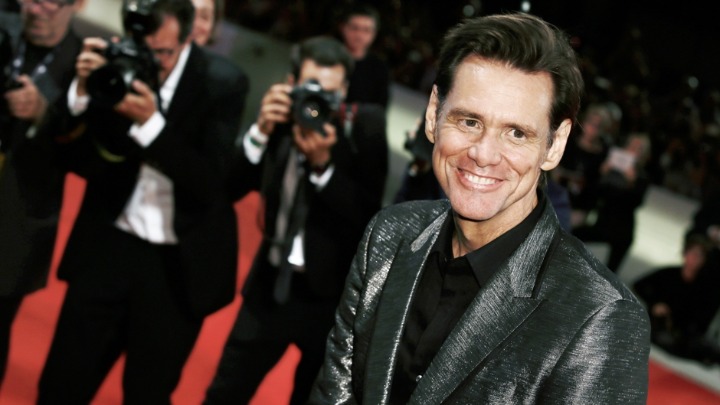 "Ovo nije pravi Džim Keri": Ljudi ne odustaju od teorije da je GLUMAC KLONIRAN nakon pojavljivanja u Parizu