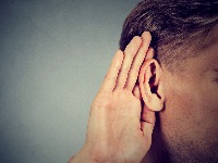 Ako vam zvoni u desnom uhu, to može da znači SAMO JEDNO 