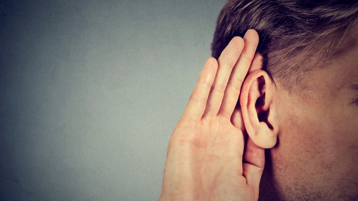 Ako vam zvoni u desnom uhu, to može da znači SAMO JEDNO 