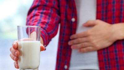 Muče vas gasovi i nadutost? Samo tri gutljaja ovog napitka POKRENUĆE probavu za 15 minuta 