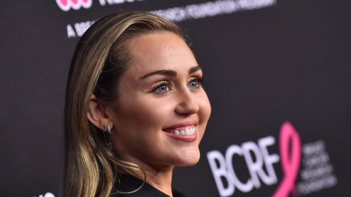 Majli Sajrus se VERILA: Ovo je njen BUDUĆI MUŽ? (VIDEO) 