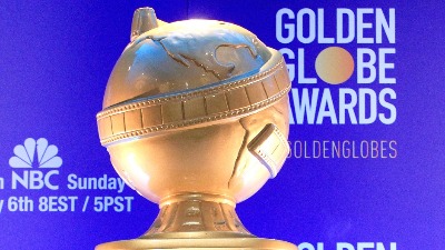 Anđelina Džoli se BACILA u fontanu: Scene sa Zlatnog globusa o kojim se i DANAS PRIČA (VIDEO) 