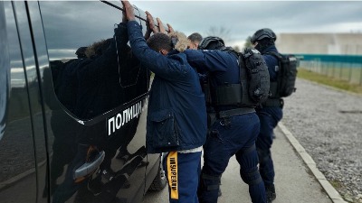 KAKO SU SE OBRAČUNALI MIGRANTI U OBRENOVCU: Ubijenom pucali u leđa - ranjenom noga vezana pertlom da ne iskrvari