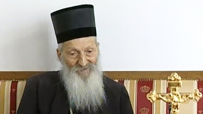 "Nisu branili, jer su morali na skup protiv blokada": Studenti o prefarbanom muralu Patrijarha Pavla na severu KiM