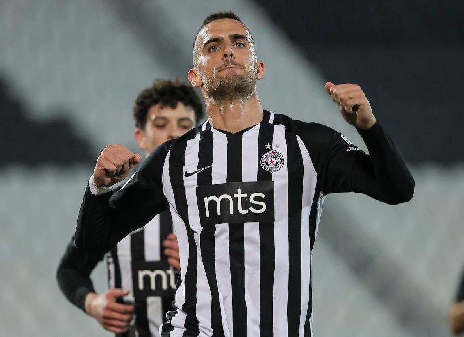 ℹ Filip Holender 🇭🇺 is now - PAOK PARTIZAN FAMILY