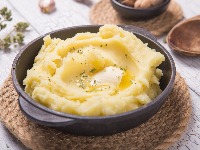 Ostao vam je pire krompir od ručka? Pretvorite ga u hrskave piroške koje nestaju za minut!