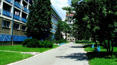 Teško povređena devojka, pala sa terase u Studentskom gradu