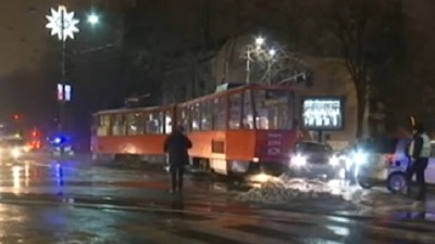 Tramvaj iskočio iz šina, obustavljen saobraćaj Tramvaj iskočio iz šina, obustavljen saobraćaj