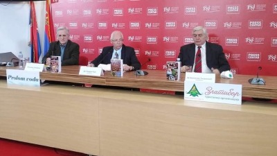 DEVEDESETE Slobin ratni huškač piše knjige, podržao ga Krizni štab (FOTO)