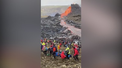 VAU, VAU! UŽIVO erupcija vulkana (VIDEO)