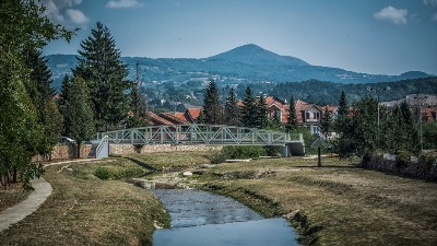 Šta će kamion Apoteke Beograd u Kosjeriću? (FOTO)