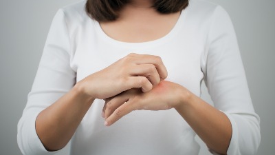 Zašto vas stalno svrbi ruka? Brojni su razlozi
