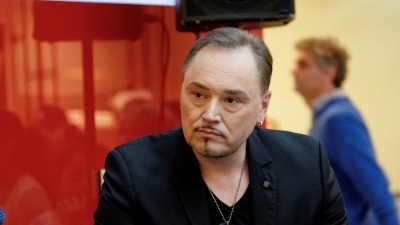 Knezova pesma iz 90-ih postala najveći hit među učesnicima blokada (FOTO)