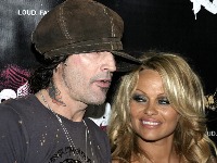 Pamela Anderson NEPREPOZNATLJIVA: Fanovi nezadovoljni, drastično promenila IZGLED (FOTO) 