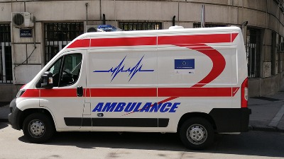 Vozilo završilo na banderi: Teška nesreća u Kragujevcu (FOTO) Vozilo završilo na banderi: Teška nesreća u Kragujevcu (FOTO)