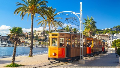 Meštani oterali turiste sa poznate plaže (FOTO, VIDEO)