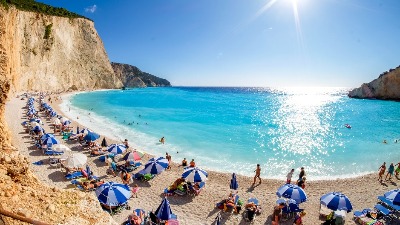 Nova pravila na grčkim plažama: Kazne rigorozne - i do 200.000 evra, a lokalci neposlušne jure i dronovima