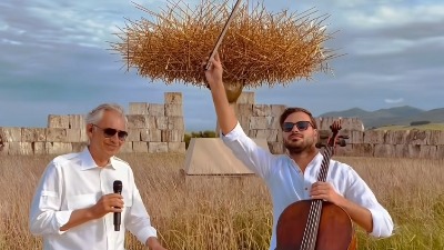 Stjepan iz "2Chellos" i Bočeli izveli "Con te Partiro" (VIDEO)