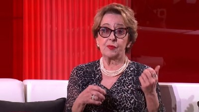 Ceca Bojković se pokajala zbog estetskog zahvata Ceca Bojković se pokajala zbog estetskog zahvata