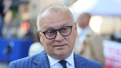 SAVLADALA GA TEMPERATURA Goran Vesić ne može iz bolnice 