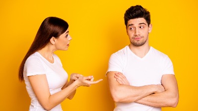 Partner bi nešto da kaže, ali ne sme: Odaće ga govor tela