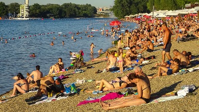 NIKAKO ne radite ove stvari pre ulaska u vodu