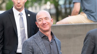 Vrele SCENE na jahti - Bezos bez pardona pljeska Loren po zadnjci, slike obišle svet (FOTO) 