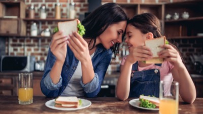 Četiri stvari ćerke uče od majki: Druga je posebno važna