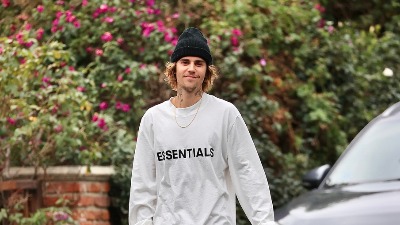 Džastin Biber DOTAKAO DNO! Njegova objava uplašila fanove - sebe poredi sa princezom Dajanom 