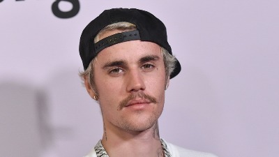 Džastin Biber IZBLAMIRAO ženu na Instagramu - fanovi ga napali, pa morao da obriše komentar (FOTO) 