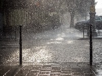Slede obilne padavine i jako nevreme: Pašće više od 50 litara