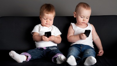 Kako prepoznati da je dete zavisno od interneta i telefona?