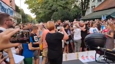 POSLE VIŠE SATI: Građani Karaburme izborili sastanak sa predsednicom Palilule
