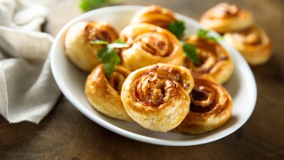 Pužići sa sirom su toliko sočni i mekani da nestaju sa stola za 5 minuta