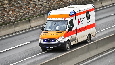 Poginulo petoro - prevrnuo se autobus u Nemačkoj (FOTO)