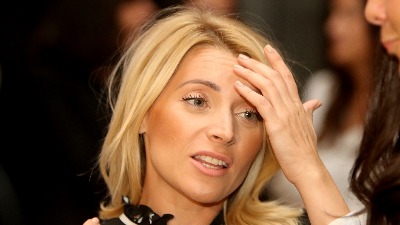 Anđelka odbrusila voditelju na pitanje o razvodu : "Vidite li vi mene?"