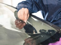 Vozači u šoku: Evo čemu zapravo služe tanke linije na zadnjem staklu automobila