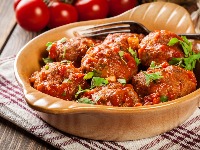 Ćufte na vodi u paradajz sosu: Toliko su ukusne da niko neće ni primetiti da nema mesa