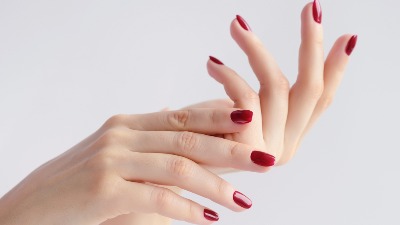 Šta otkriva boja noktiju? Crvena za samouverene