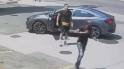 Hteo da ukrade auto MMA borcu, pa zažalio (VIDEO)